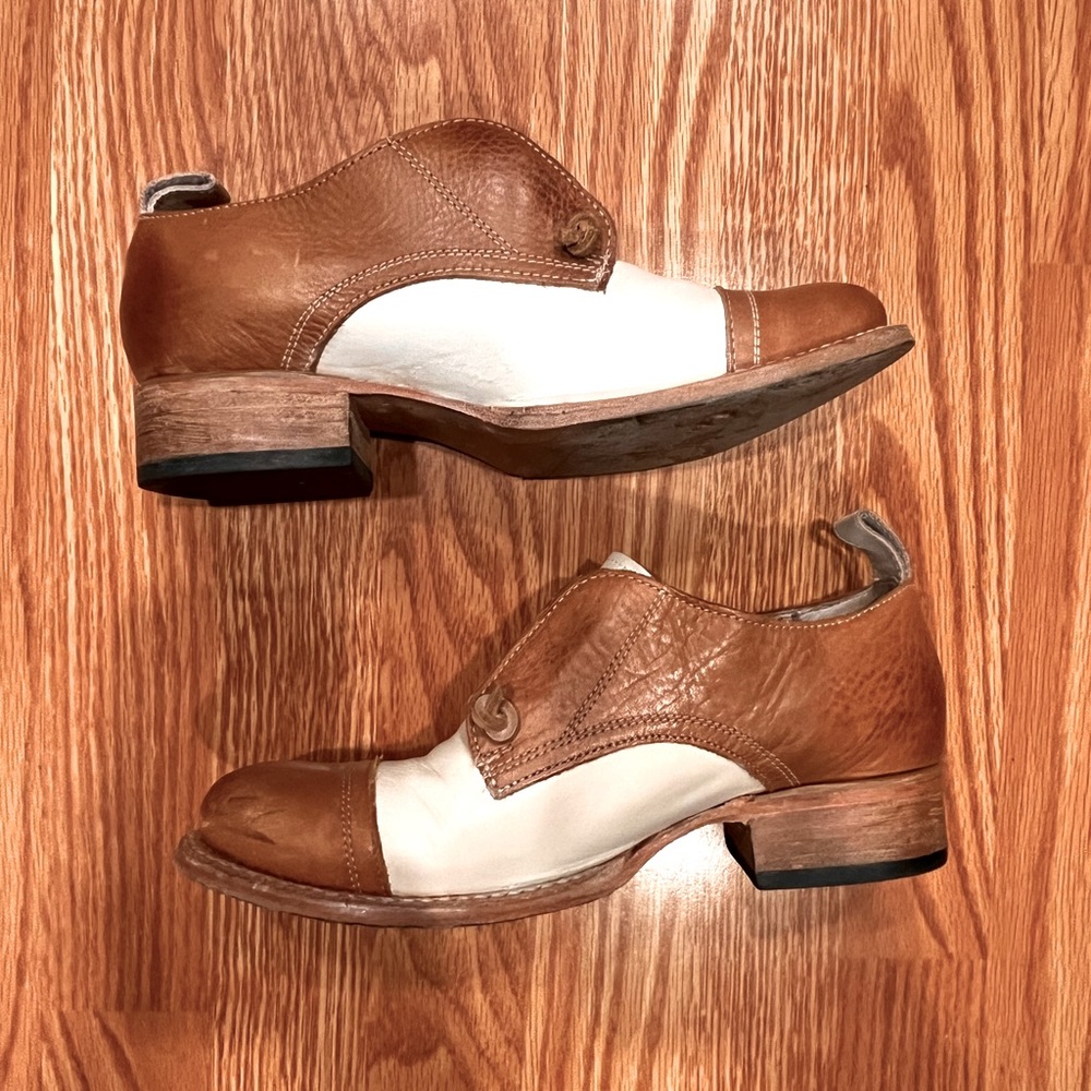 Freebird handcrafted ‘Mabel’ loafers, in white/tan leather. Quality.